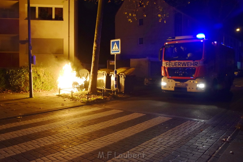 Mehrere Muell Sperrmuellbraende Köln Vingst Ansbacherstr P45.JPG - Miklos Laubert